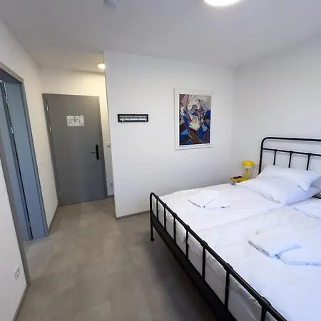 Roch800 - Industrialni Apartmanhotel