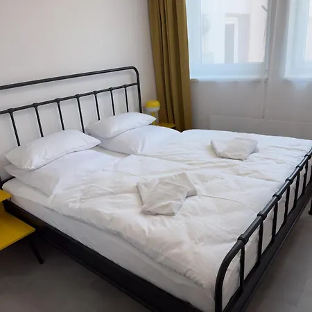 Roch800 - Industrialni Apartmanhotel