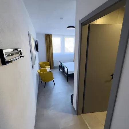 Roch800 - Industrial - Free Parking - Self-checking 3* Klatovy