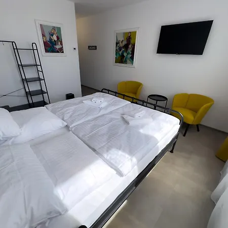 Roch800 - Industrialni Apartmanhotel