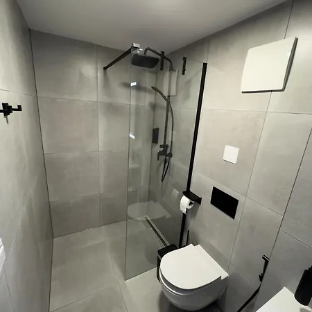 Roch800 - Industrialni Apartmanhotel *