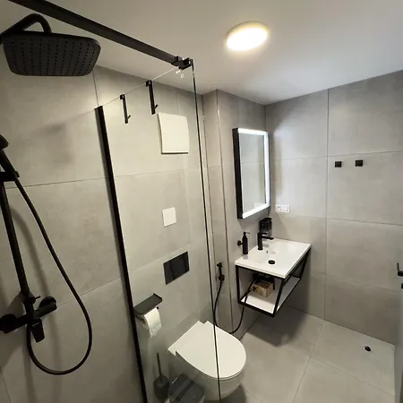 Roch800 - Industrialni Apartmanhotel *