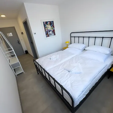 Aparthotel Roch800 - Industrial - Free Parking - Self-checking Klatovy