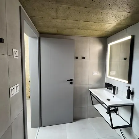 Hotel apartamentowy Roch800 - Industrial - Free Parking - Self-checking Klatovy