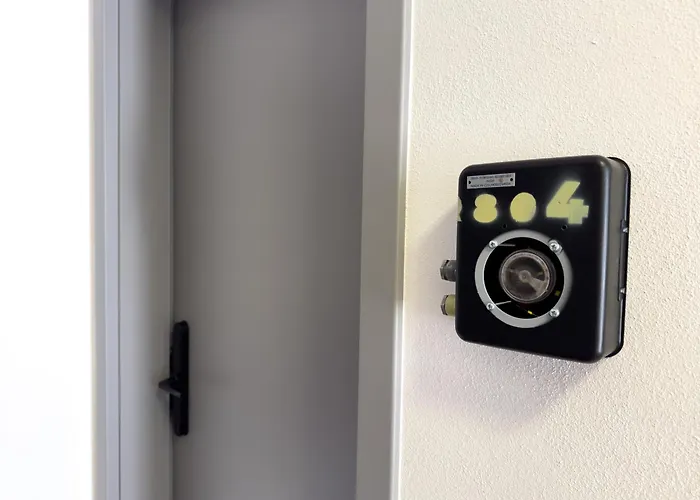 Lägenhetshotell Roch800 - Industrial - Free Parking - Self-checking 3*